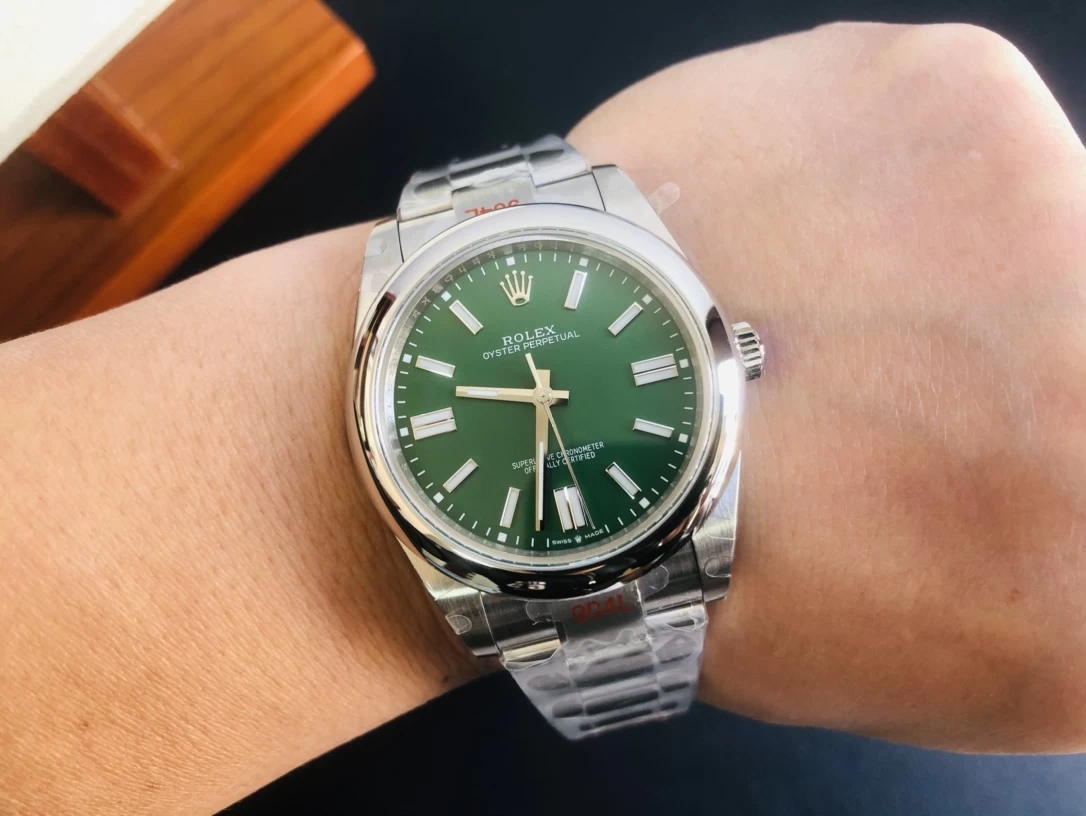 OYSTER PERPETUAL 124300 41MM  1:1 BEST EDITION  GREEN DIAL