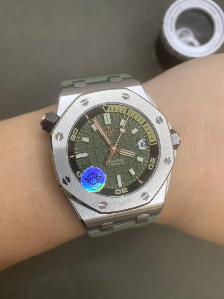 ROYAL OAK OFFSHORE DIVER 15720 1:1 BEST EDITION GREEN DIAL