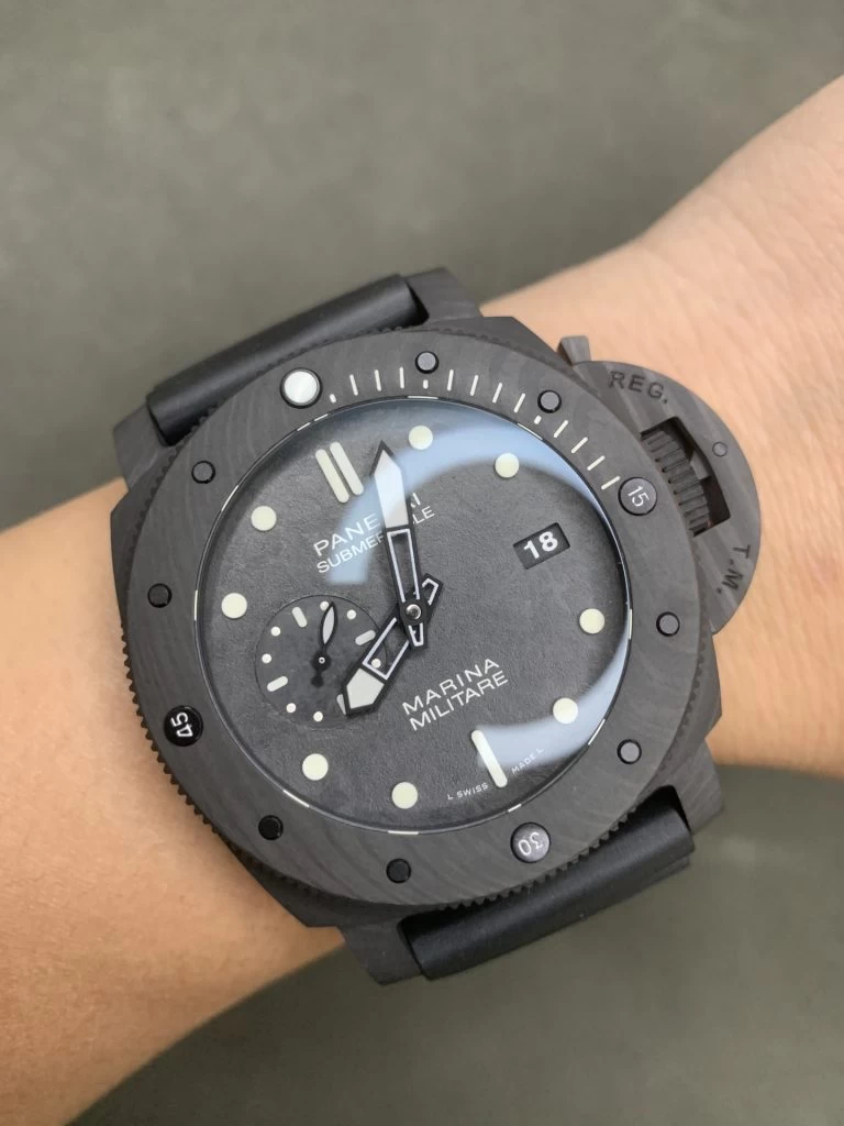 PAM979 Carbotech  Best Edition Carbon Dial